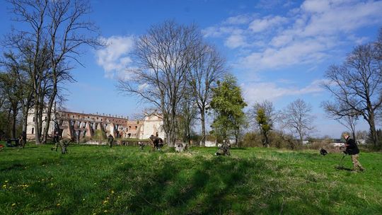 Pierwszy etap badań archeologicznych na zamku w Krupem rozpoczęty, ale to dopiero początek dłuższej drogi... [GALERIA ZDJĘĆ]