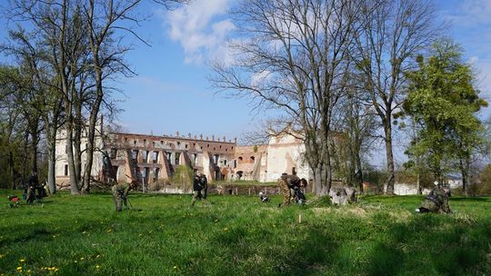 Pierwszy etap badań archeologicznych na zamku w Krupem rozpoczęty, ale to dopiero początek dłuższej drogi... [GALERIA ZDJĘĆ]
