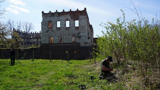 Pierwszy etap badań archeologicznych na zamku w Krupem rozpoczęty, ale to dopiero początek dłuższej drogi... [GALERIA ZDJĘĆ]