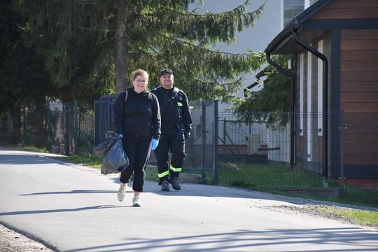 Gm. Fajsławice. „Z czystej Woli” – gdy wieś sprząta razem, zmienia się coś więcej niż krajobraz [GALERIA ZDJĘĆ] 