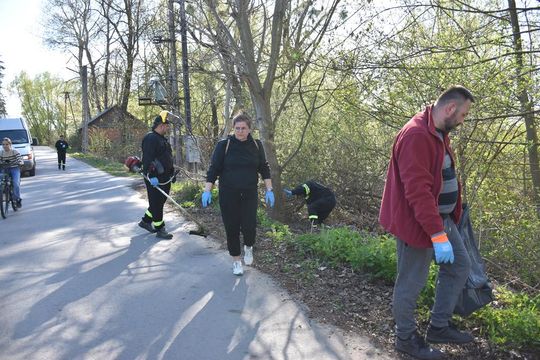 Gm. Fajsławice. „Z czystej Woli” – gdy wieś sprząta razem, zmienia się coś więcej niż krajobraz [GALERIA ZDJĘĆ] 