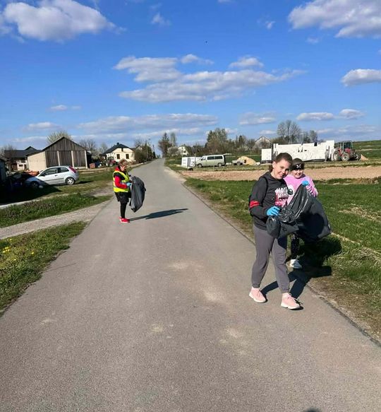 Gm. Fajsławice. „Z czystej Woli” – gdy wieś sprząta razem, zmienia się coś więcej niż krajobraz [GALERIA ZDJĘĆ] 