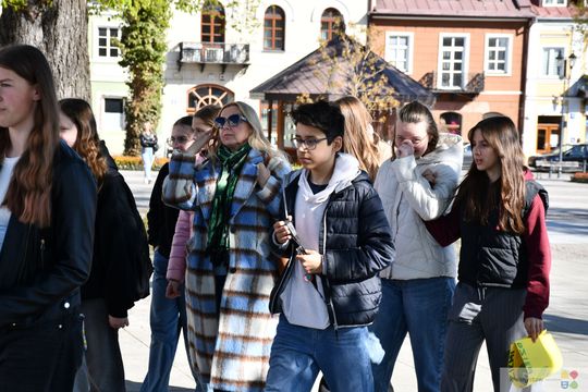 Nowe drzewo dla miasta. Uczniowie z Krasnegostawu świętowali Dzień Ziemi w praktyce [GALERIA ZDJĘĆ] 