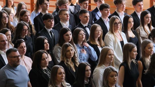 Pożegnanie maturzystów w I LO w Chełmie [GALERIA ZDJĘĆ]