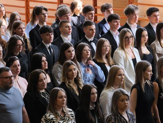 Pożegnanie maturzystów w I LO w Chełmie [GALERIA ZDJĘĆ]