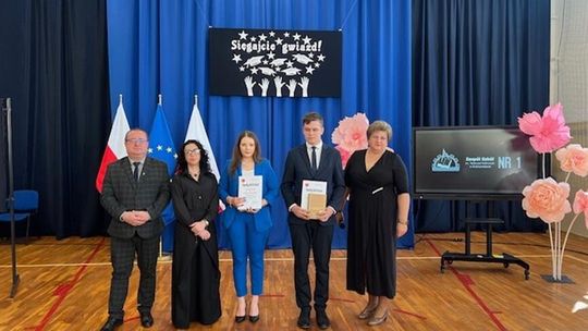 Zakończenie roku klas maturalnych w szkołach powiatu krasnostawskiego. Najlepsi uczniowie wyróżnieni [GALERIA ZDJĘĆ]