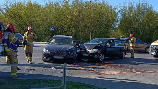 Zderzenie dwóch aut na Al. Przyjaźni w Chełmie [ZDJĘCIA]
