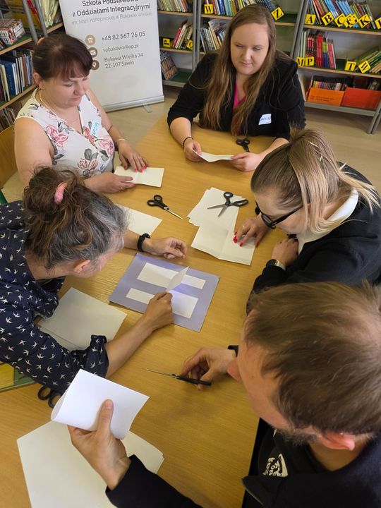 Gm. Sawin. Odkrywanie świata zaczyna się od pytania. Warsztaty „Odkryjmy to!” w Bukowie Wielkiej [GALERIA ZDJĘĆ] 