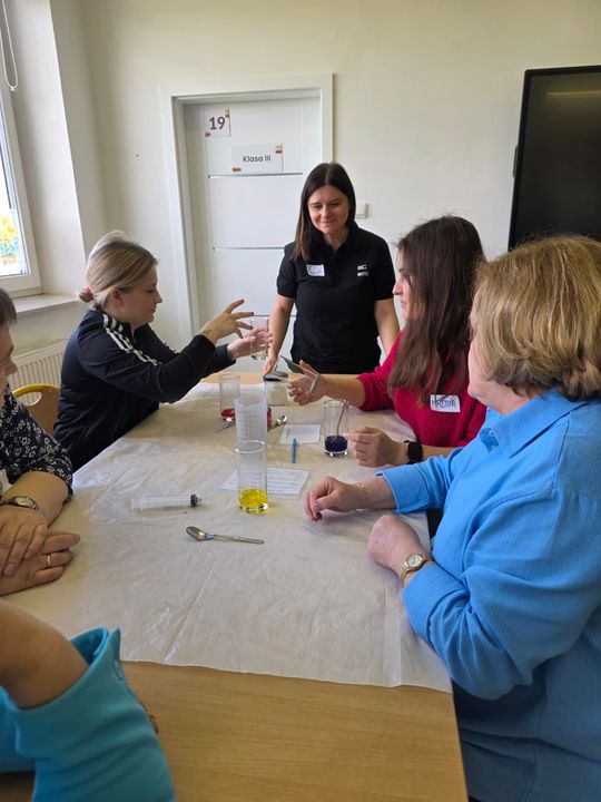 Gm. Sawin. Odkrywanie świata zaczyna się od pytania. Warsztaty „Odkryjmy to!” w Bukowie Wielkiej [GALERIA ZDJĘĆ] 
