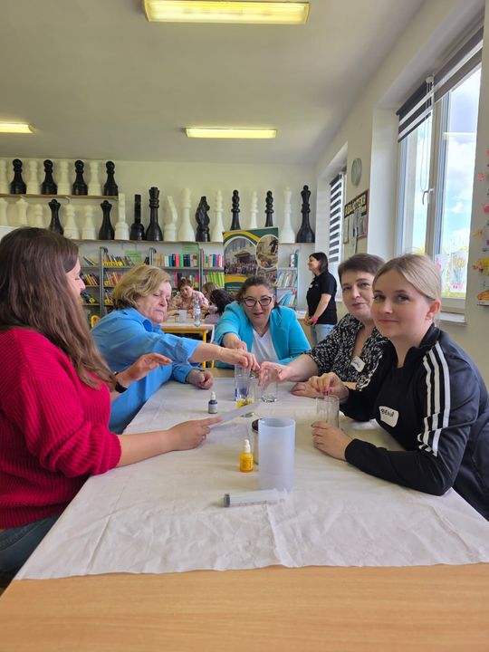 Gm. Sawin. Odkrywanie świata zaczyna się od pytania. Warsztaty „Odkryjmy to!” w Bukowie Wielkiej [GALERIA ZDJĘĆ] 