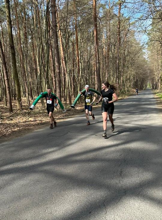 Pow. krasnostawski. Firerun Team Challenge 2026 w Krasnymstawie. Strażacy i pasjonaci rywalizowali na wymagającej trasie