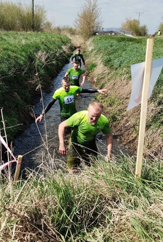 Pow. krasnostawski. Firerun Team Challenge 2026 w Krasnymstawie. Strażacy i pasjonaci rywalizowali na wymagającej trasie