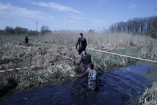 Pow. krasnostawski. Firerun Team Challenge 2026 w Krasnymstawie. Strażacy i pasjonaci rywalizowali na wymagającej trasie