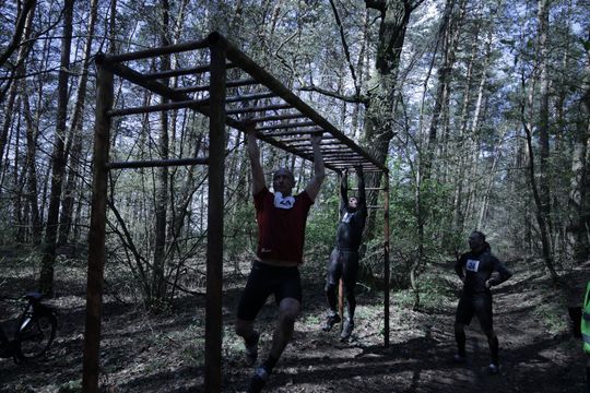 Pow. krasnostawski. Firerun Team Challenge 2026 w Krasnymstawie. Strażacy i pasjonaci rywalizowali na wymagającej trasie