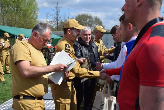 Pow. krasnostawski. Firerun Team Challenge 2026 w Krasnymstawie. Strażacy i pasjonaci rywalizowali na wymagającej trasie