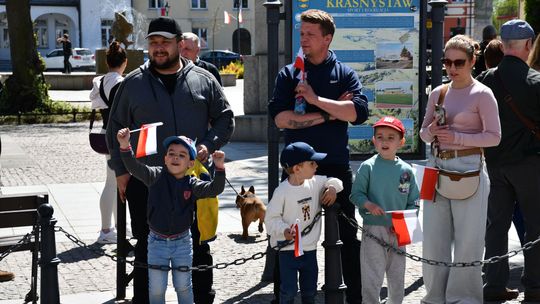 Dzień Flagi Rzeczypospolitej Polskiej na Rynku Miejskim w Krasnymstawie [GALERIA ZDJĘĆ]