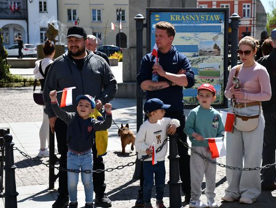 Dzień Flagi Rzeczypospolitej Polskiej na Rynku Miejskim w Krasnymstawie [GALERIA ZDJĘĆ]