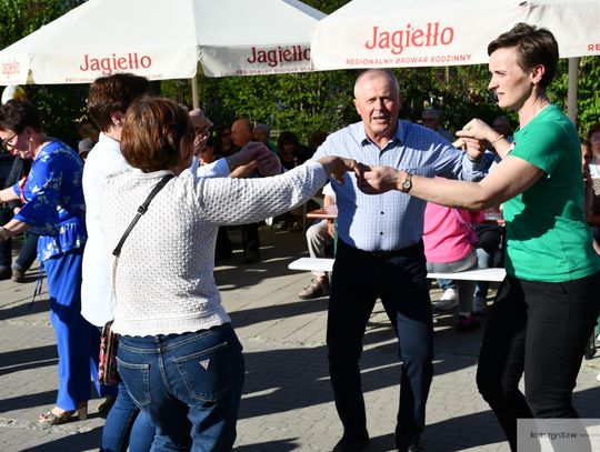 Smakołyki na talerzach i polonez na dziedzińcu. Tak Krasnystaw świętował Majówkę z Karpiem [ZDJĘCIA]