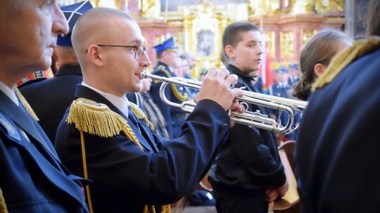 Strażacy świętowali w Krasnymstawie. Była modlitwa, podziękowania i poświęcenie wozów [GALERIA ZDJĘĆ]