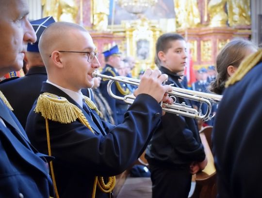 Strażacy świętowali w Krasnymstawie. Była modlitwa, podziękowania i poświęcenie wozów [GALERIA ZDJĘĆ]
