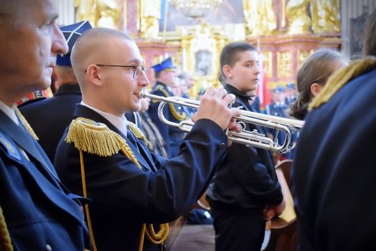 Strażacy świętowali w Krasnymstawie. Była modlitwa, podziękowania i poświęcenie wozów [GALERIA ZDJĘĆ]