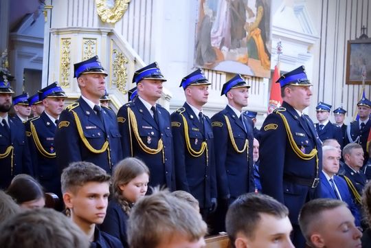 Strażacy świętowali w Krasnymstawie. Była modlitwa, podziękowania i poświęcenie wozów [GALERIA ZDJĘĆ]