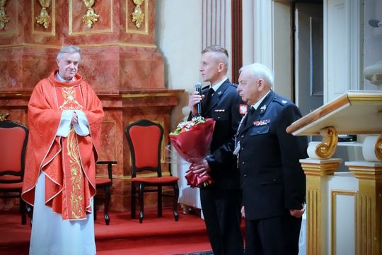 Strażacy świętowali w Krasnymstawie. Była modlitwa, podziękowania i poświęcenie wozów [GALERIA ZDJĘĆ]