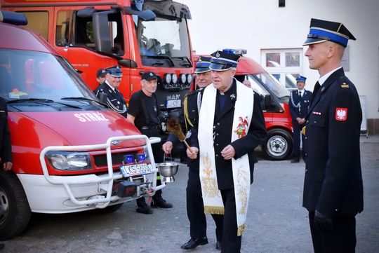 Strażacy świętowali w Krasnymstawie. Była modlitwa, podziękowania i poświęcenie wozów [GALERIA ZDJĘĆ]