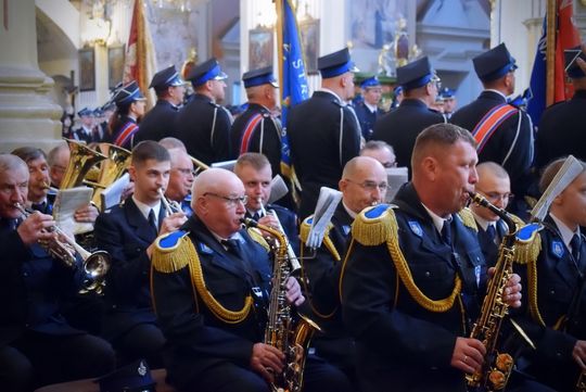 Strażacy świętowali w Krasnymstawie. Była modlitwa, podziękowania i poświęcenie wozów [GALERIA ZDJĘĆ]