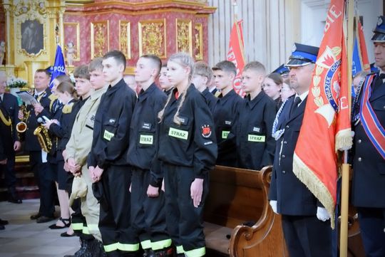 Strażacy świętowali w Krasnymstawie. Była modlitwa, podziękowania i poświęcenie wozów [GALERIA ZDJĘĆ]