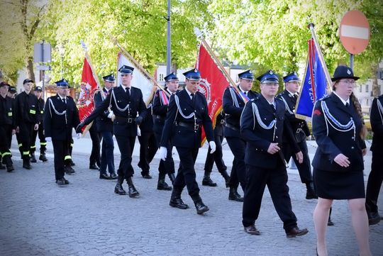 Strażacy świętowali w Krasnymstawie. Była modlitwa, podziękowania i poświęcenie wozów [GALERIA ZDJĘĆ]