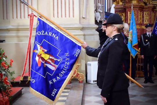 Strażacy świętowali w Krasnymstawie. Była modlitwa, podziękowania i poświęcenie wozów [GALERIA ZDJĘĆ]