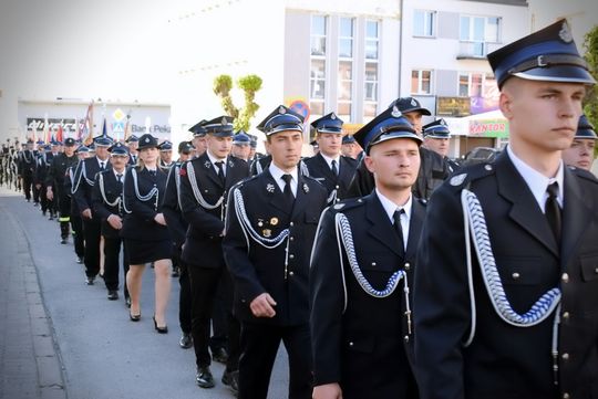 Strażacy świętowali w Krasnymstawie. Była modlitwa, podziękowania i poświęcenie wozów [GALERIA ZDJĘĆ]