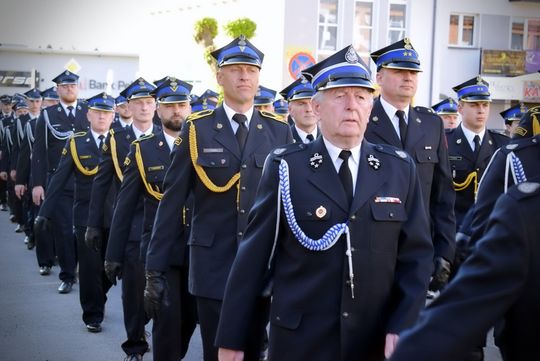 Strażacy świętowali w Krasnymstawie. Była modlitwa, podziękowania i poświęcenie wozów [GALERIA ZDJĘĆ]