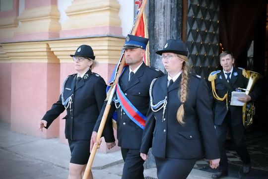 Strażacy świętowali w Krasnymstawie. Była modlitwa, podziękowania i poświęcenie wozów [GALERIA ZDJĘĆ]