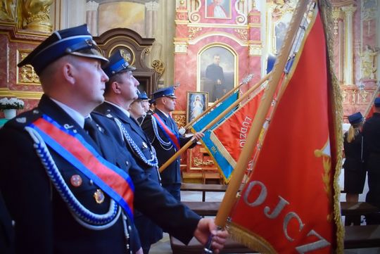 Strażacy świętowali w Krasnymstawie. Była modlitwa, podziękowania i poświęcenie wozów [GALERIA ZDJĘĆ]