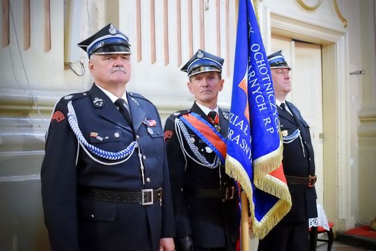 Strażacy świętowali w Krasnymstawie. Była modlitwa, podziękowania i poświęcenie wozów [GALERIA ZDJĘĆ]