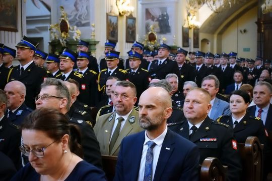 Strażacy świętowali w Krasnymstawie. Była modlitwa, podziękowania i poświęcenie wozów [GALERIA ZDJĘĆ]