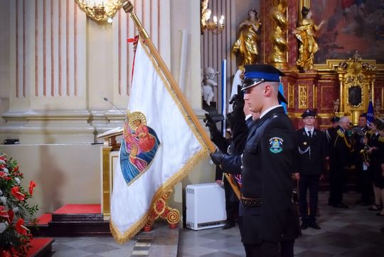 Strażacy świętowali w Krasnymstawie. Była modlitwa, podziękowania i poświęcenie wozów [GALERIA ZDJĘĆ]