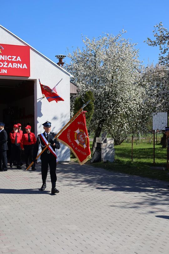 Gm. Ruda-Huta. Pierwszy proporzec dla MDP Żalin. Wyjątkowa uroczystość młodych strażaków [GALERIA ZDJĘĆ] 