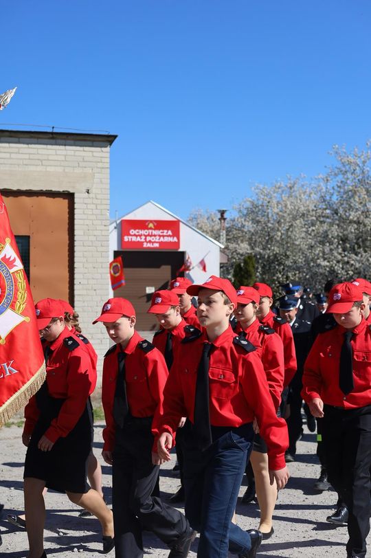 Gm. Ruda-Huta. Pierwszy proporzec dla MDP Żalin. Wyjątkowa uroczystość młodych strażaków [GALERIA ZDJĘĆ] 