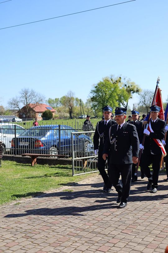 Gm. Ruda-Huta. Pierwszy proporzec dla MDP Żalin. Wyjątkowa uroczystość młodych strażaków [GALERIA ZDJĘĆ] 