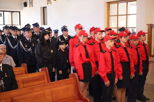 Gm. Ruda-Huta. Pierwszy proporzec dla MDP Żalin. Wyjątkowa uroczystość młodych strażaków [GALERIA ZDJĘĆ] 