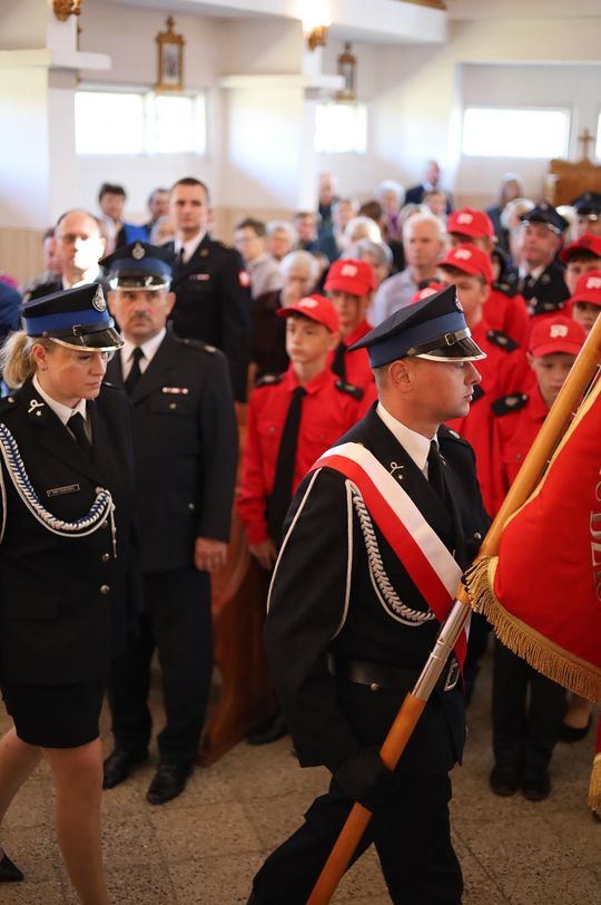 Gm. Ruda-Huta. Pierwszy proporzec dla MDP Żalin. Wyjątkowa uroczystość młodych strażaków [GALERIA ZDJĘĆ] 