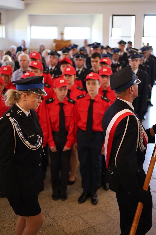 Gm. Ruda-Huta. Pierwszy proporzec dla MDP Żalin. Wyjątkowa uroczystość młodych strażaków [GALERIA ZDJĘĆ] 