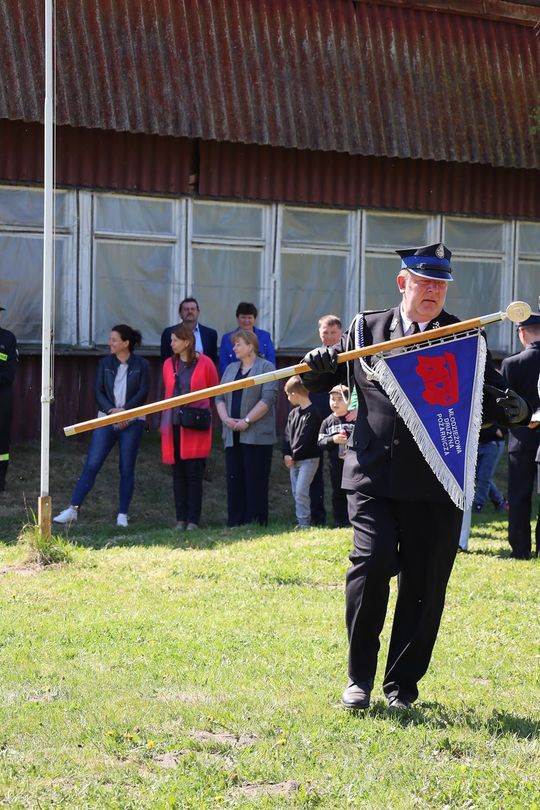 Gm. Ruda-Huta. Pierwszy proporzec dla MDP Żalin. Wyjątkowa uroczystość młodych strażaków [GALERIA ZDJĘĆ] 