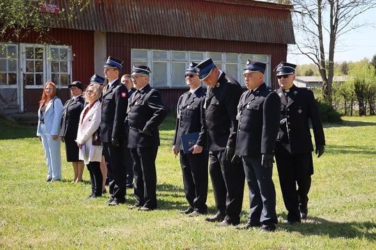 Gm. Ruda-Huta. Pierwszy proporzec dla MDP Żalin. Wyjątkowa uroczystość młodych strażaków [GALERIA ZDJĘĆ] 