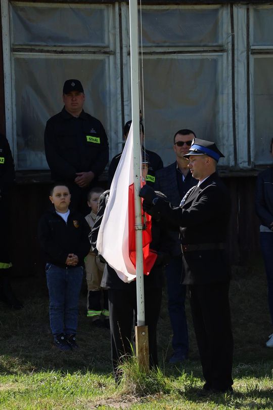 Gm. Ruda-Huta. Pierwszy proporzec dla MDP Żalin. Wyjątkowa uroczystość młodych strażaków [GALERIA ZDJĘĆ] 