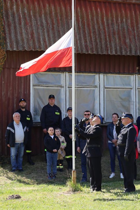 Gm. Ruda-Huta. Pierwszy proporzec dla MDP Żalin. Wyjątkowa uroczystość młodych strażaków [GALERIA ZDJĘĆ] 