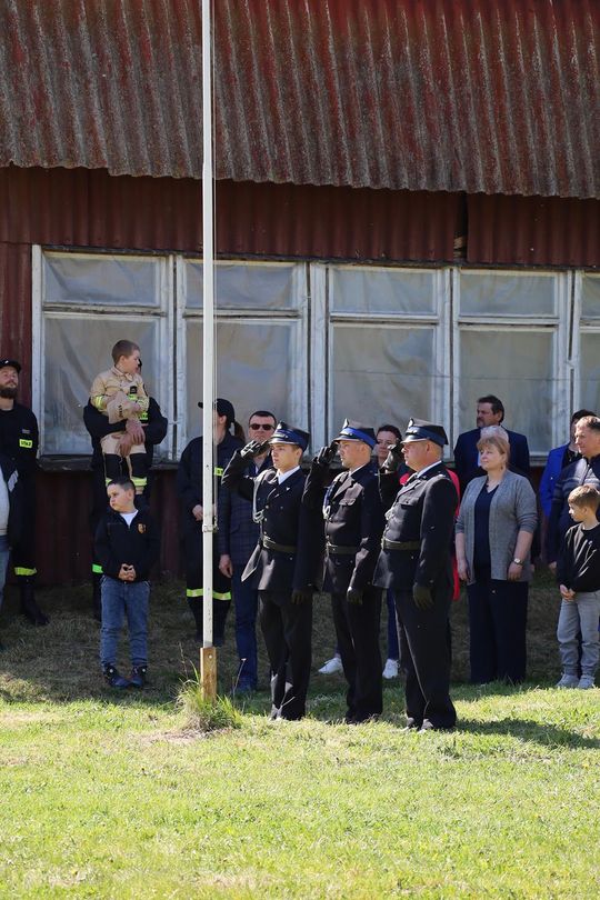 Gm. Ruda-Huta. Pierwszy proporzec dla MDP Żalin. Wyjątkowa uroczystość młodych strażaków [GALERIA ZDJĘĆ] 